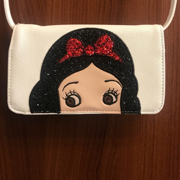 danielle nicole snow white crossbody